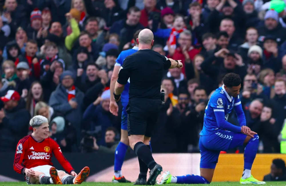  埃弗顿终结曼联不败纪录戴奇变阵收奇效  