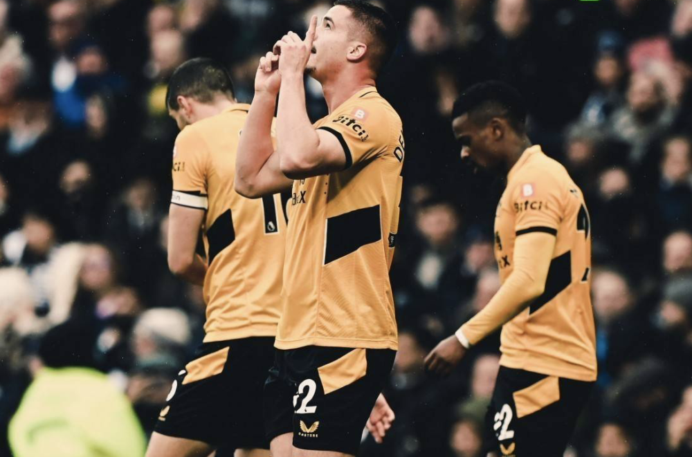  曼城主场逆转热刺，积分差距缩小至两分  